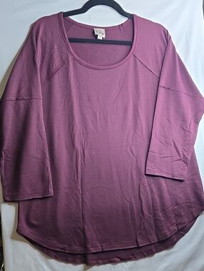 Como Vintage Burgundy Crew Round Neckline Long Sleeve Hi-Low Raw Hem